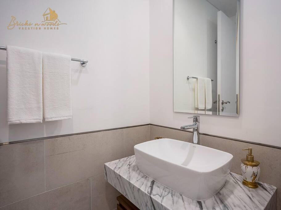 Stunning Burj View 1 Bhk Dubai